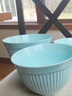 Cynthia Rowley Aqua Ribbed Ceramic Bowls - Set of 3